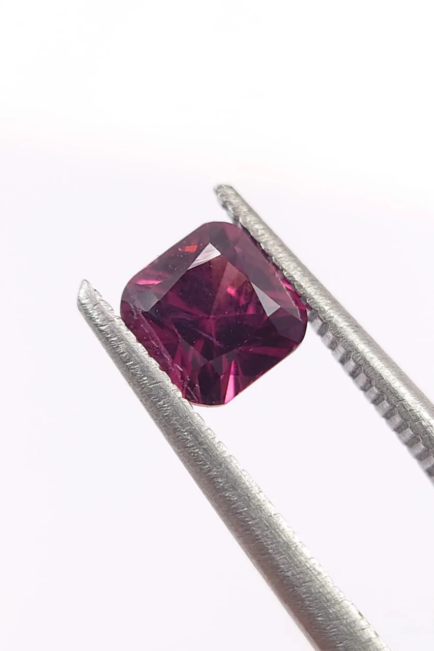 1.08ct Natural Pinkish Red Malaya Garnet Loose Gemstone From Tanzania — view 2